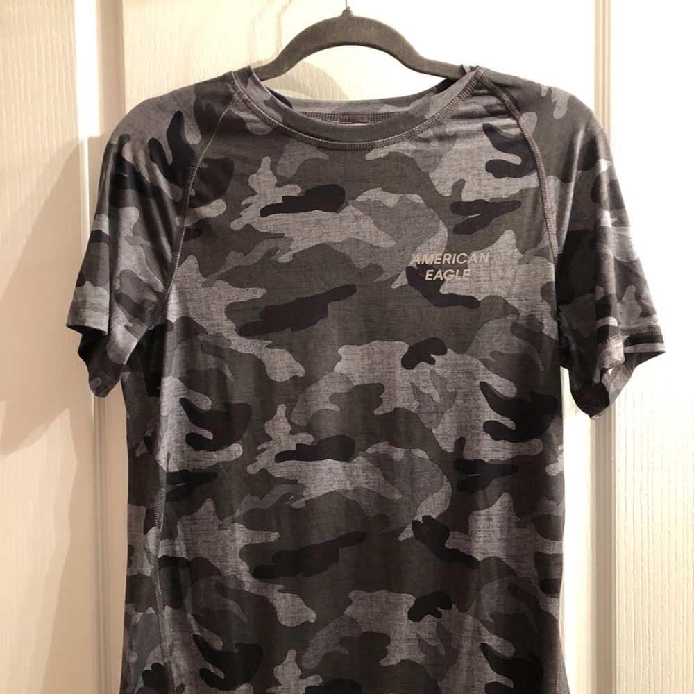 American Eagle T shirt